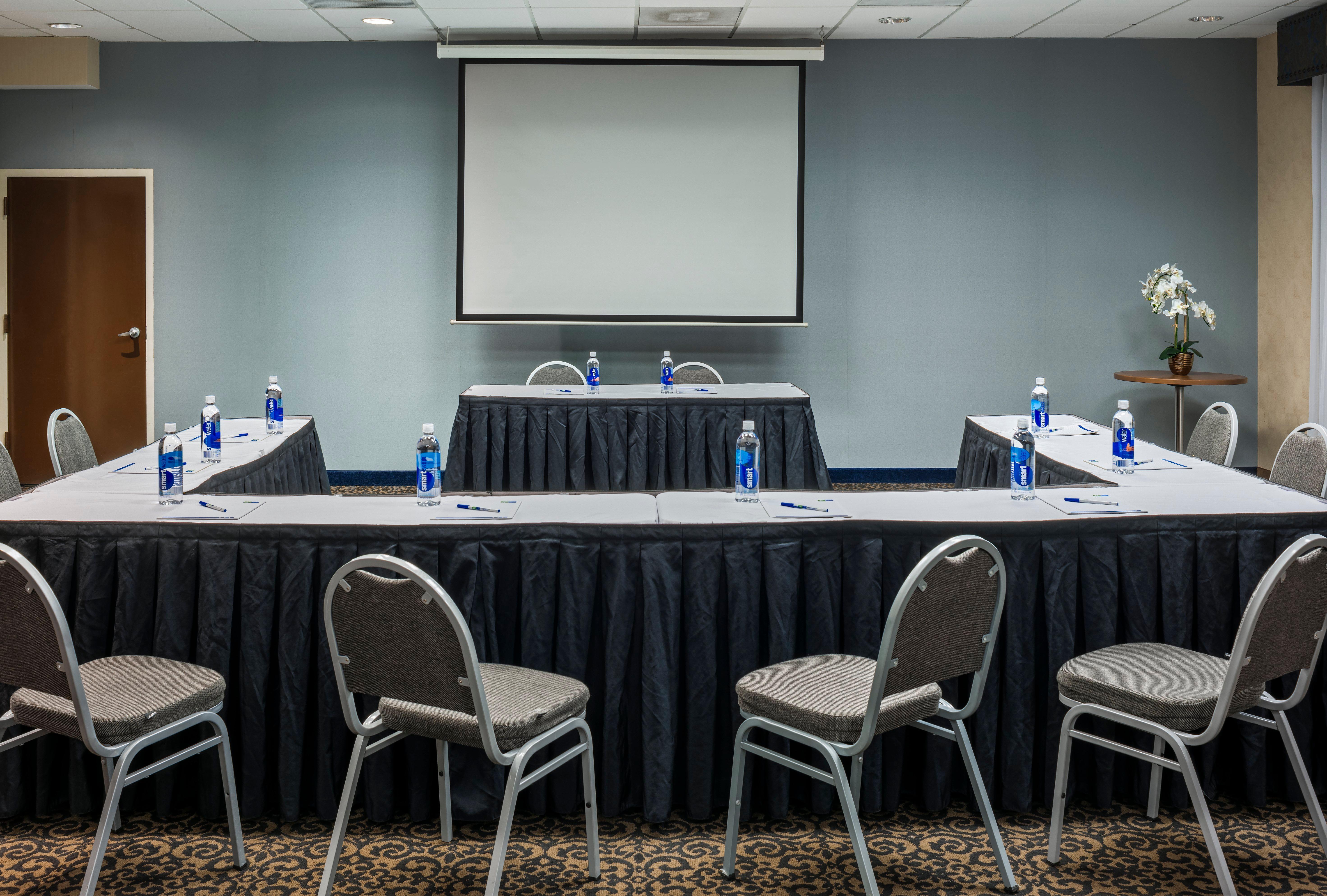 Holiday Inn Express & Suites Laurel Lakes By Ihg מראה חיצוני תמונה